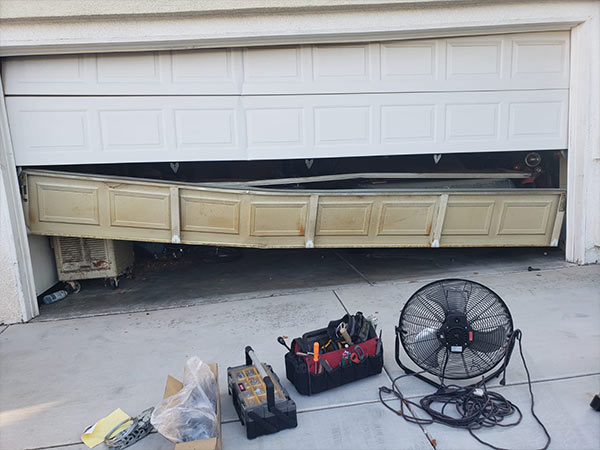 Signs It’s Time to Replace a Garage Door Panel