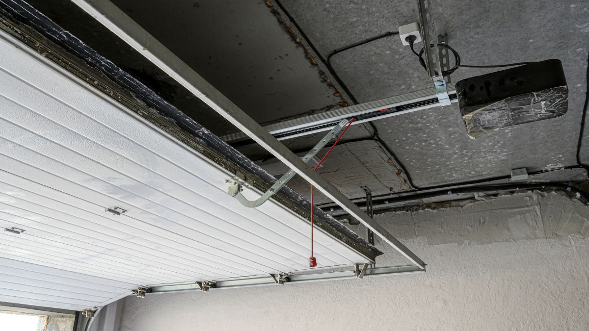 What Problems Can Garage Door Panel Replacement Fix?